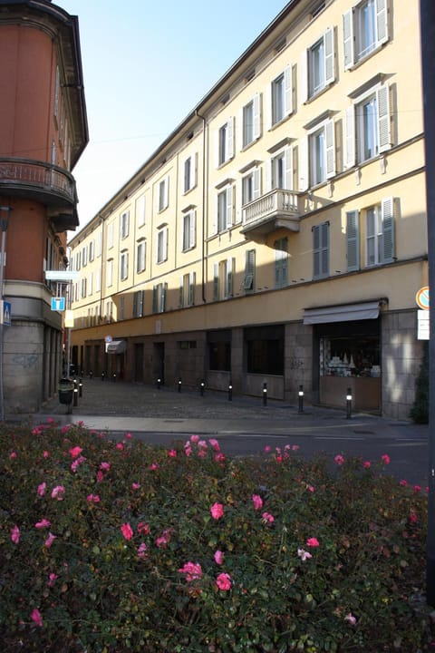 Property building, Street view