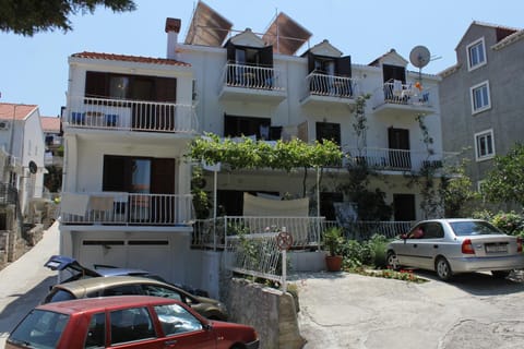 Apartments with a parking space Cavtat, Dubrovnik - 8993 Apartamento in Cavtat