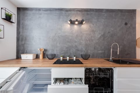 Kitchen or kitchenette, dishwasher, kitchen