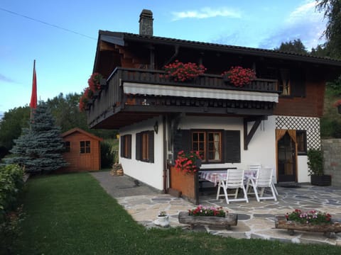 Facade/entrance, Balcony/Terrace