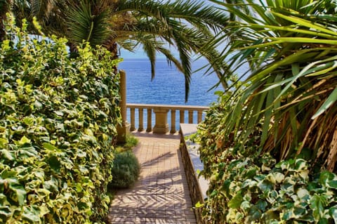 Garden, Sea view