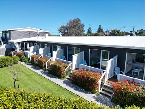 Property building, Day, Garden, Garden view