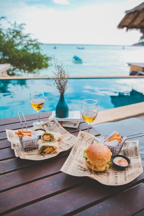 Restaurant/places to eat, Food and drinks, Beach, Food, Sea view, Swimming pool, Lunch, Dinner, Drinks, Alcoholic drinks