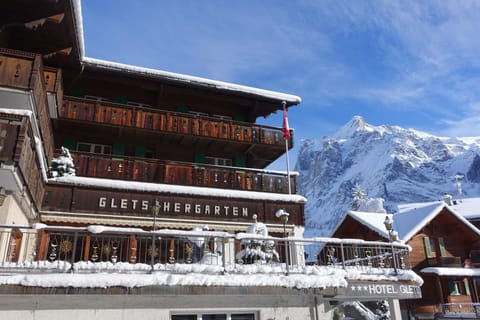 Facade/entrance, Winter