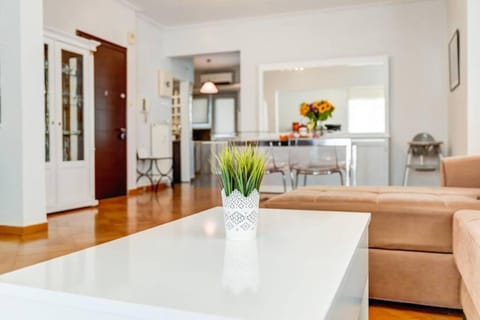 one block from the sea 10'minutes from acropolis Apartment in South Athens