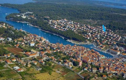 Studio Rade Bed and Breakfast in Stari Grad