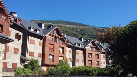 Property building, Day, Natural landscape, Mountain view