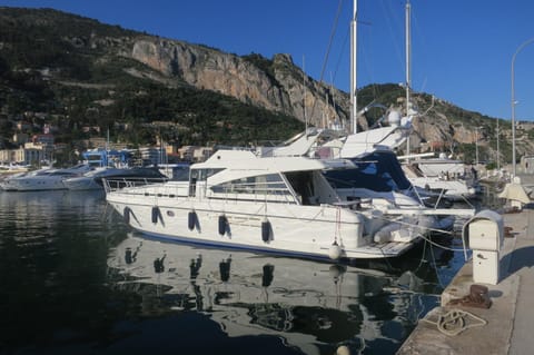 Yacht Summertime 3 Bedrooms Docked boat in Menton