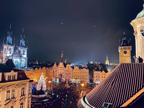 Night, Coffee/tea facilities, View (from property/room), City view, City view, Landmark view, Landmark view