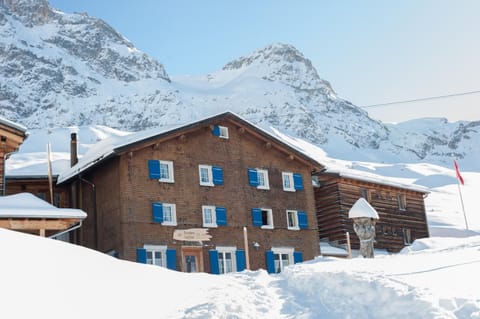 Property building, Natural landscape, Winter