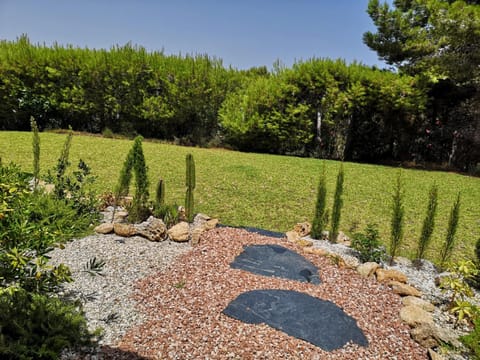 Natural landscape, Garden, Balcony/Terrace, Seating area, Garden view