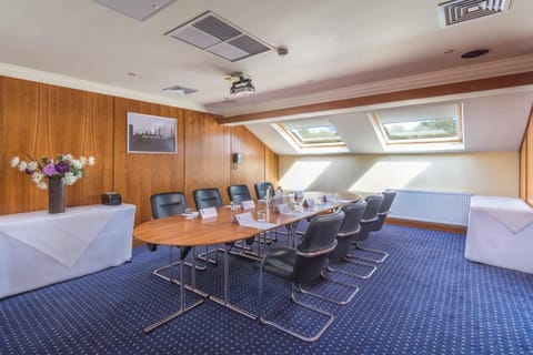 Meeting/conference room