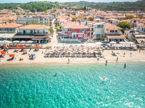 Property building, Day, People, Natural landscape, Bird's eye view, Beach, City view, Sea view, Location, sunbed