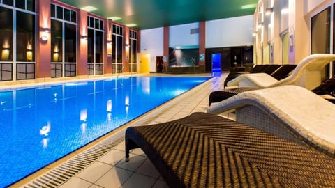 Sauna, Steam room, Swimming pool