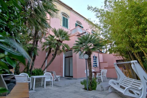 Patio, Garden, Garden, Seating area, Dining area