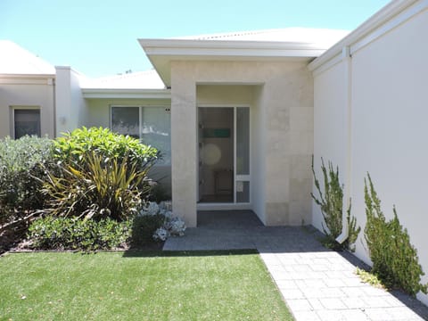 Contemporary Cove - Quindalup House in Dunsborough