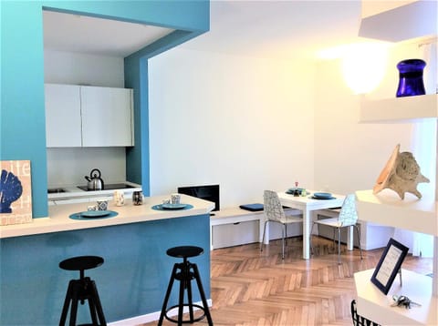 Kitchen or kitchenette, Living room