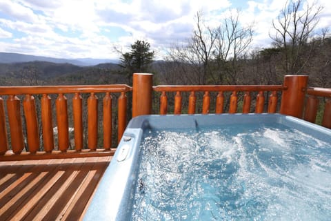 Ridgetop Theatre Lodge Cabin House in Sevier County