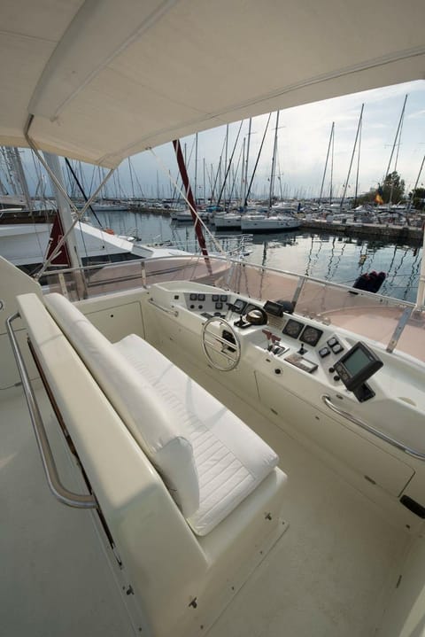 Solymar Greece Yachting. m/y "LL" Docked boat in Alimos