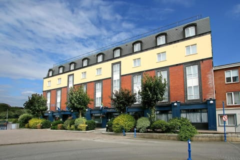 Property building, Facade/entrance, Day