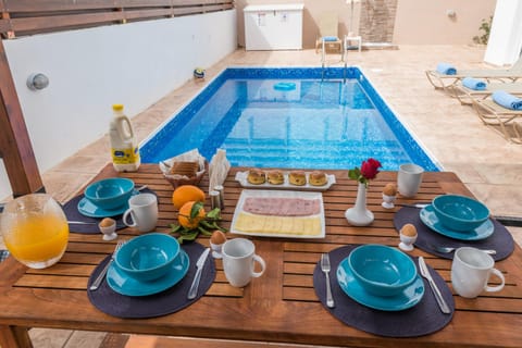 Balcony/Terrace, Swimming pool