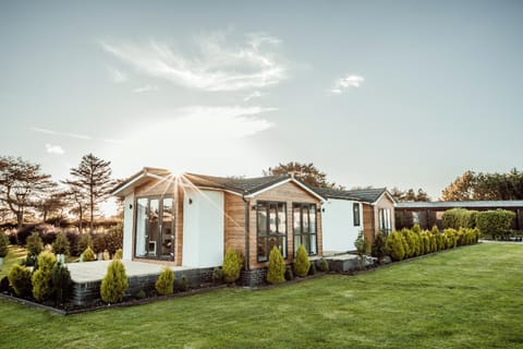 Little Eden Country Park, Bridlington with Private Hot Tubs House in England