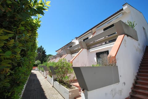 Facade/entrance, Balcony/Terrace, Photo of the whole room