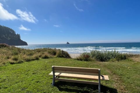 Shoreline Cottage Oceanfront Vacation Rental Haus in Cape Meares