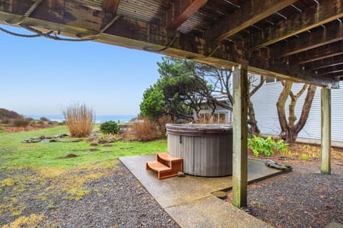 Shoreline Cottage Oceanfront Vacation Rental Haus in Cape Meares