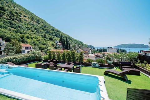 Day, Natural landscape, Garden view, Mountain view, Pool view, Swimming pool, sunbed