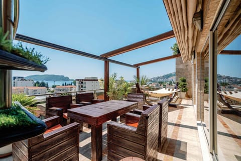 Day, Natural landscape, Balcony/Terrace, Dining area, Mountain view, Sea view