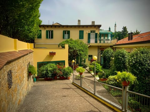 Property building, Day, Garden, Garden view, Inner courtyard view