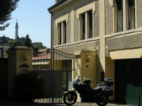 Property building, Nearby landmark, Facade/entrance, Day, Logo/Certificate/Sign