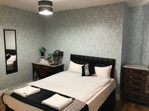 Pacific Inn London Heathrow Bed and Breakfast in Southall