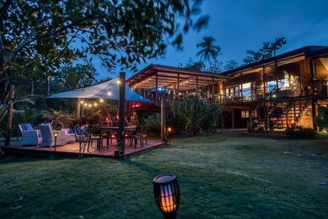 Property building, Restaurant/places to eat, Garden, Seating area, Sunset