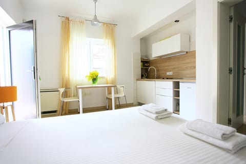 Bed, TV and multimedia, Photo of the whole room