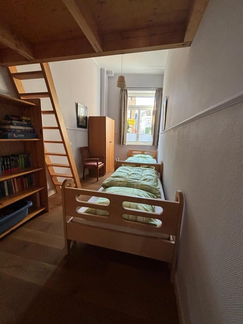 FeWo mit 2 Schlafzimmern, Wohnküche, Terrasse Apartamento in Bonn