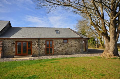 Property building, Facade/entrance, BBQ facilities, On site, Pets, Garden view