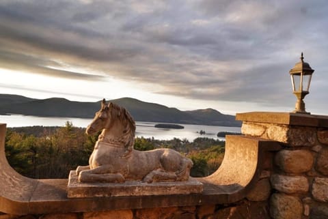 HIGHLANDS CASTLE overlooking Lake George plus 2 other CASTLES & SUITES Haus in Bolton Landing