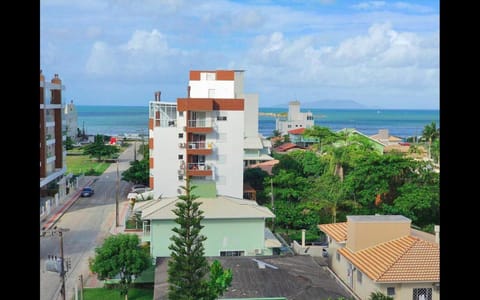 Apartamento Cobertura PALMAS DO ARVOREDO para 7 pessoas a 250m do mar com terraço e vista maravilhosa Apartment in Florianopolis