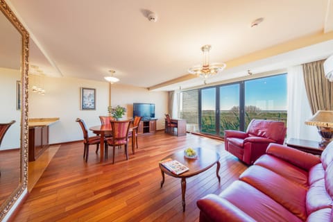 Communal lounge/ TV room, Balcony/Terrace, Dining area