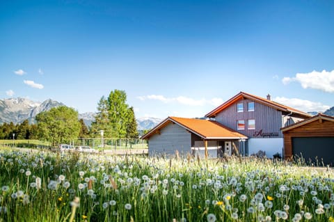 Facade/entrance, Spring, Day, Neighbourhood, Natural landscape, Mountain view