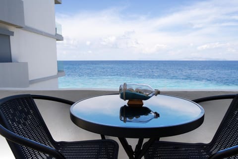 Patio, Day, Natural landscape, View (from property/room), Balcony/Terrace, Photo of the whole room, Dining area, Beach, Sea view, Sunset