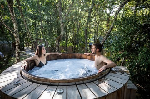 Day, Natural landscape, Hot Tub, Spa and wellness centre/facilities, Guests