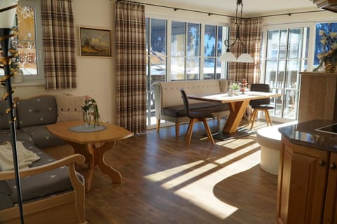 Living room, Seating area, Dining area