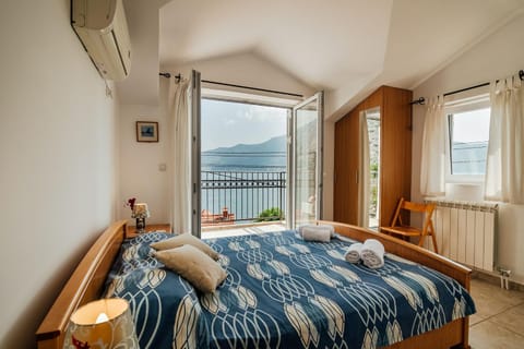 Holiday Home Amanda Hollick House in Kotor Municipality