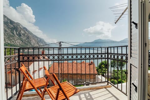 Holiday Home Amanda Hollick House in Kotor Municipality