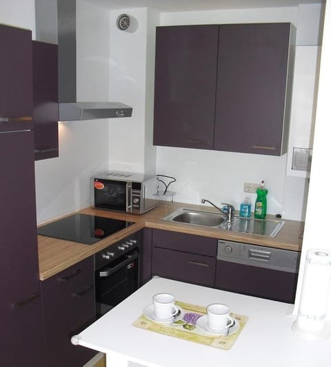 Serviced Apartment with Sunny Balcony Appartement in Vienna