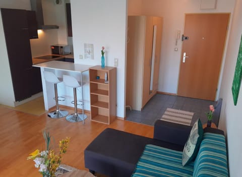 Serviced Apartment with Sunny Balcony Condo in Vienna