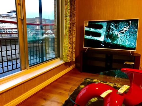 Bird's eye view, TV and multimedia, Living room, City view, River view